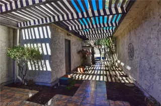 Photo #5: 2464579 Listing