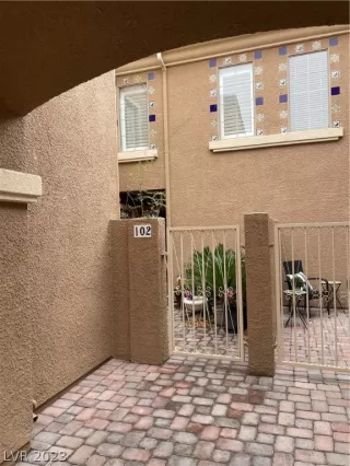 Photo #1: 2464606 Listing 