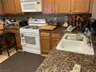 Photo #2: 2464606 Listing 