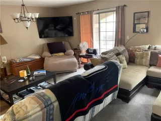Photo #6: 2464606 Listing 