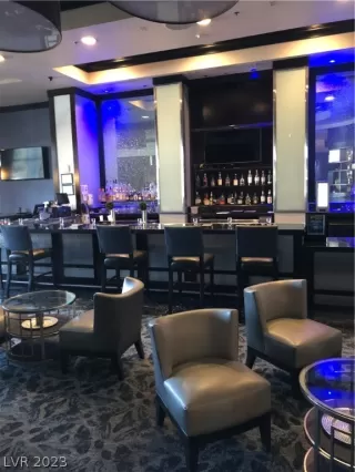 Photo #6: 2464610 Listing