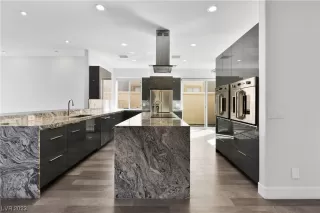 Photo #3: 2464614 Listing 