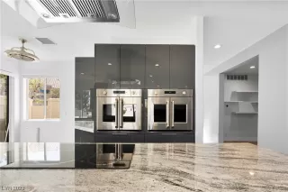 Photo #4: 2464614 Listing 