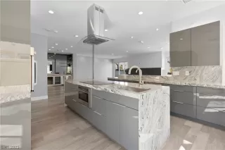 Photo #5: 2464614 Listing 