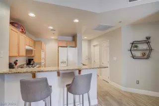 Photo #5: 2464623 Listing 