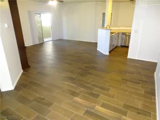 Photo #4: 2464645 Listing 