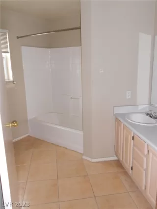 Photo #4: 2464666 Listing 