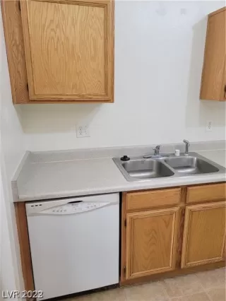 Photo #3: 2464667 Listing