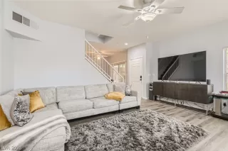 Photo #4: 2464672 Listing 