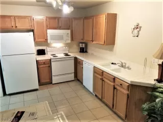 Photo #2: 2464681 Listing 