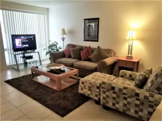 Photo #6: 2464681 Listing 