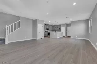 Photo #4: 2464693 Listing 