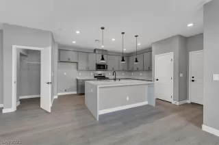 Photo #6: 2464693 Listing 