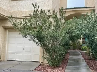 Photo #5: 2464700 Listing