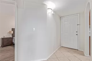 Photo #2: 2464723 Listing