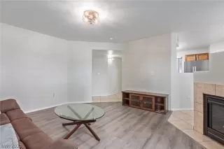 Photo #5: 2464723 Listing