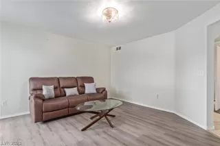 Photo #6: 2464723 Listing