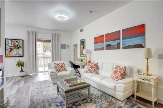 Photo #4: 2464735 Listing