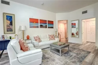 Photo #5: 2464735 Listing