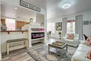 Photo #6: 2464735 Listing