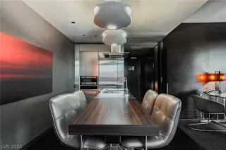 Photo #4: 2464814 Listing