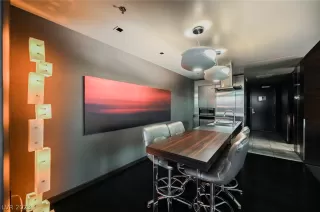 Photo #5: 2464814 Listing