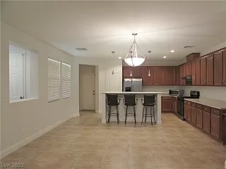 Photo #1: 2464844 Listing 