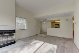 Photo #4: 2464853 Listing