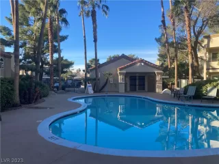 Photo #5: 2464867 Listing