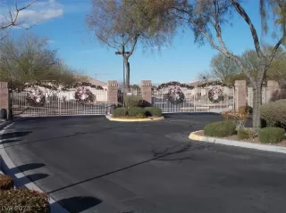 Photo #1: 2464869 Listing 