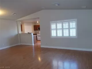 Photo #3: 2464869 Listing 