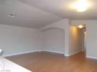 Photo #4: 2464869 Listing 