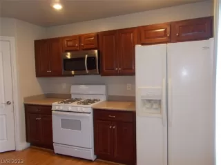 Photo #6: 2464869 Listing 