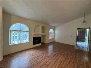 Photo #1: 2464870 Listing 