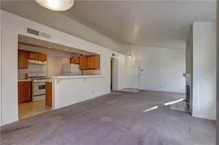 Photo #4: 2464872 Listing 