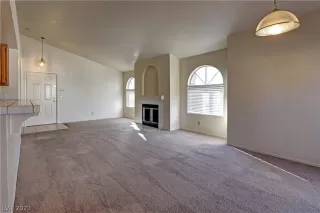 Photo #5: 2464872 Listing 