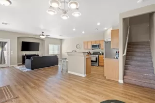 Photo #4: 2464875 Listing