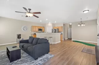 Photo #6: 2464875 Listing