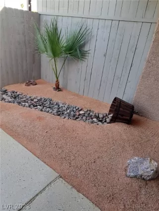 Photo #2: 2464877 Listing 