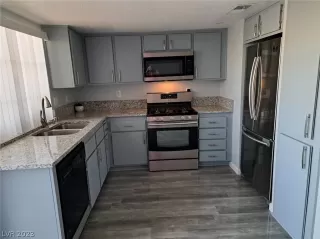 Photo #5: 2464877 Listing 