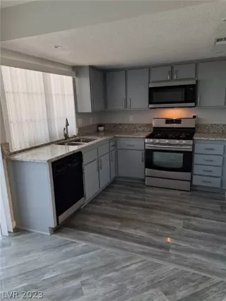 Photo #6: 2464877 Listing 