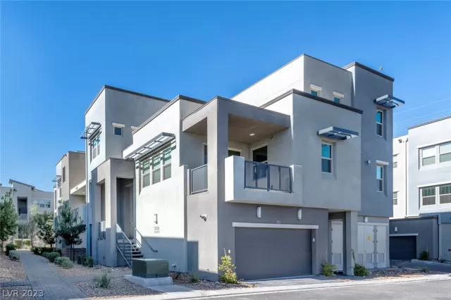 MLS: 2464911 Condo For Sale