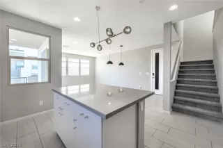 Photo #2: 2464911 Listing