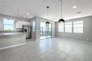 Photo #3: 2464911 Listing