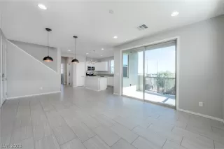 Photo #4: 2464911 Listing