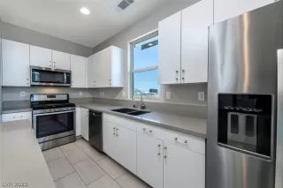 Photo #6: 2464911 Listing