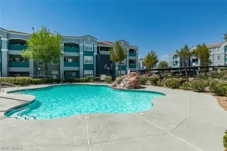 Photo #2: 2464925 Listing