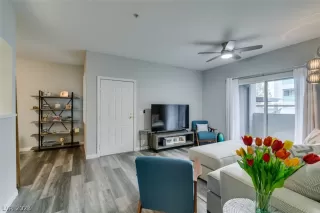 Photo #6: 2464925 Listing