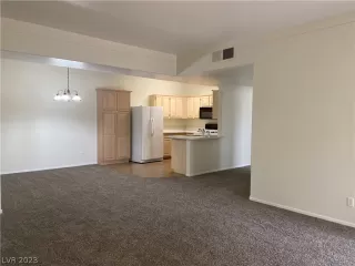 Photo #2: 2464932 Listing 