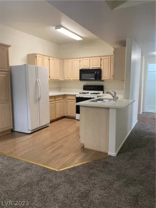 Photo #3: 2464932 Listing 